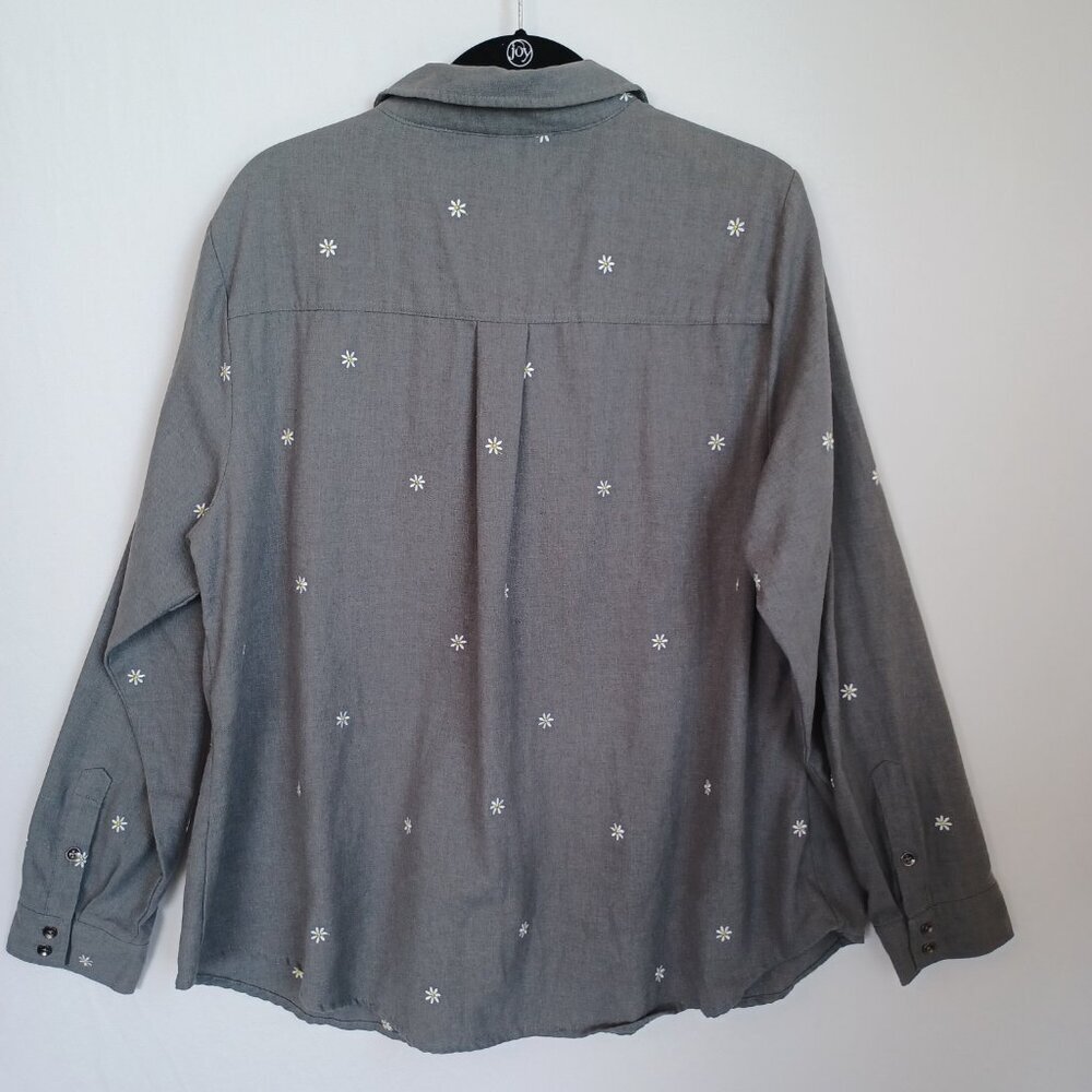 Torrid Shirt Daisy Embroidered Button Front Gray Cotton Taylor Womens 2X - Picture 7 of 12